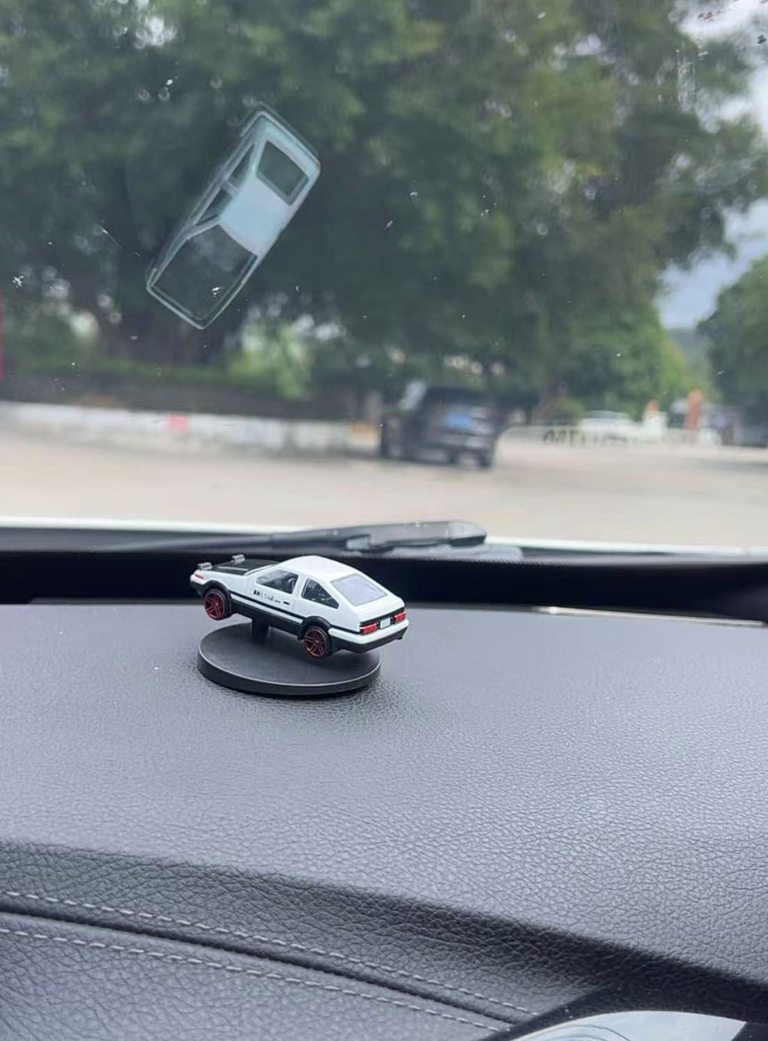 ollig·AE86漂移車載旋轉擺件合金車模型中控台高檔物理姿態掛件汽車擺件 - 图片 12